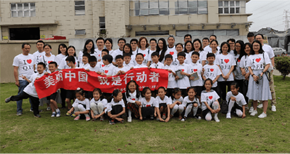 上海七宝外国语小学学生参观上海拉斯维加斯3499再生，美丽中国，我是行动者。